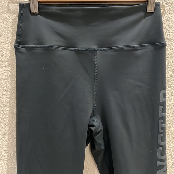 Spiritual Gangster Grey Essential Leggings Spell Out On Leg Size Small - Picture 7 of 7